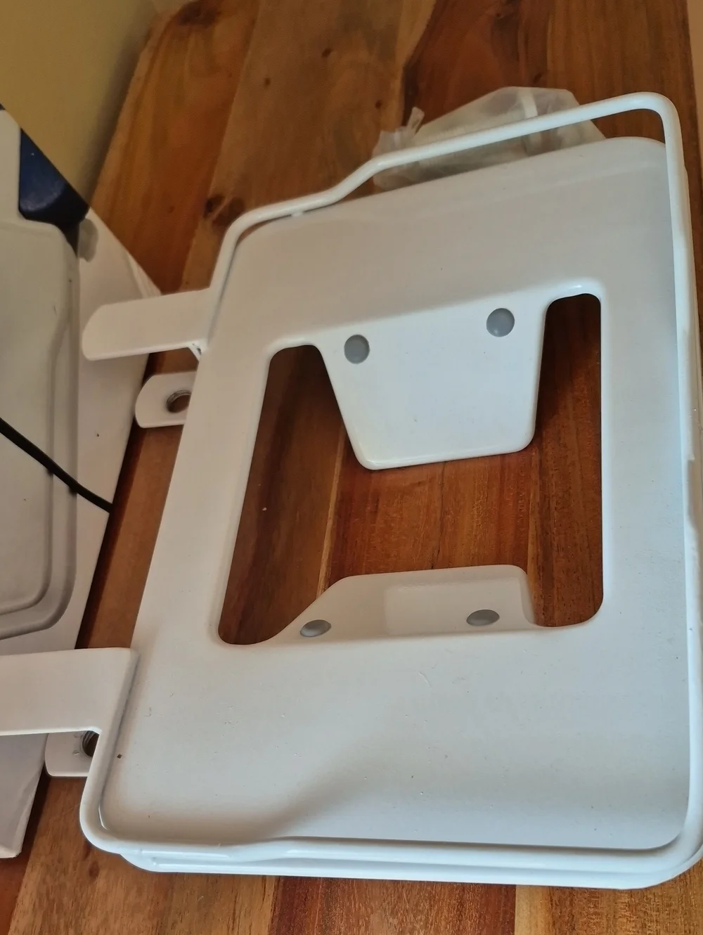 Polder Clamp On White Iron Rest Stand